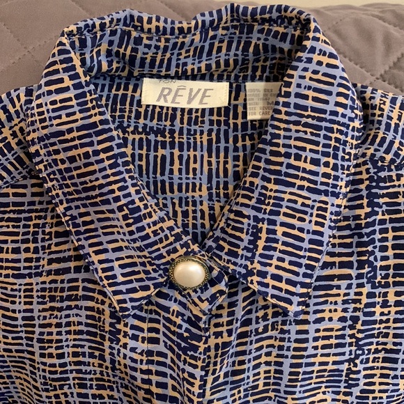 Beautiful silk blouse by Reve! Like new. - Picture 2 of 3